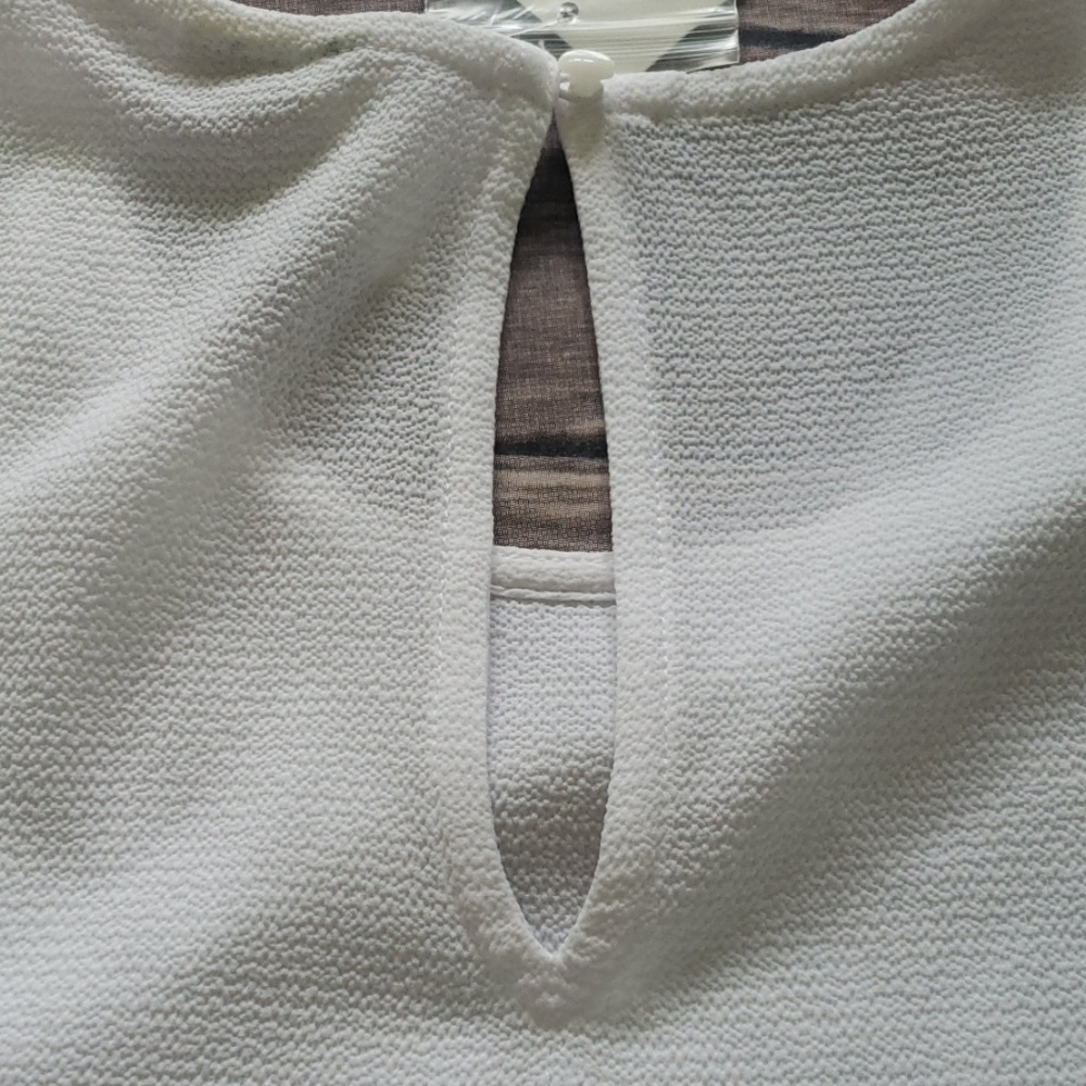 Cato white faux wrap top with adjustable side buckle NWT - Picture 6 of 8